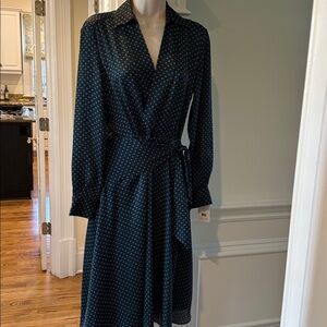 Equipment Satin‎ Vivienne Dress size 6 Long Sleeve Star Print NWT